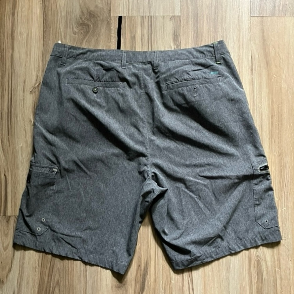Tommy Bahama Island Active Performance Cargo Shorts - Picture 2 of 14